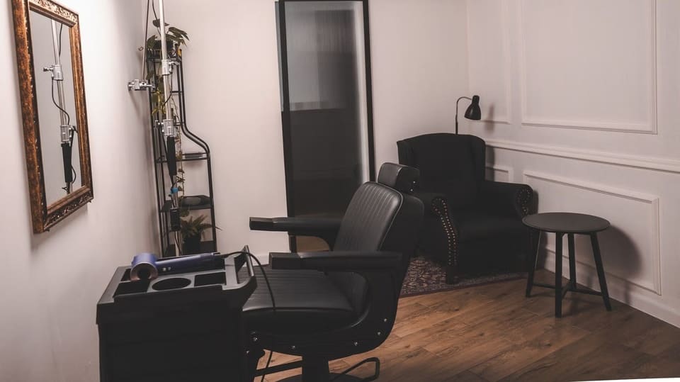 Private room at Casa Barbershop with a single chair
